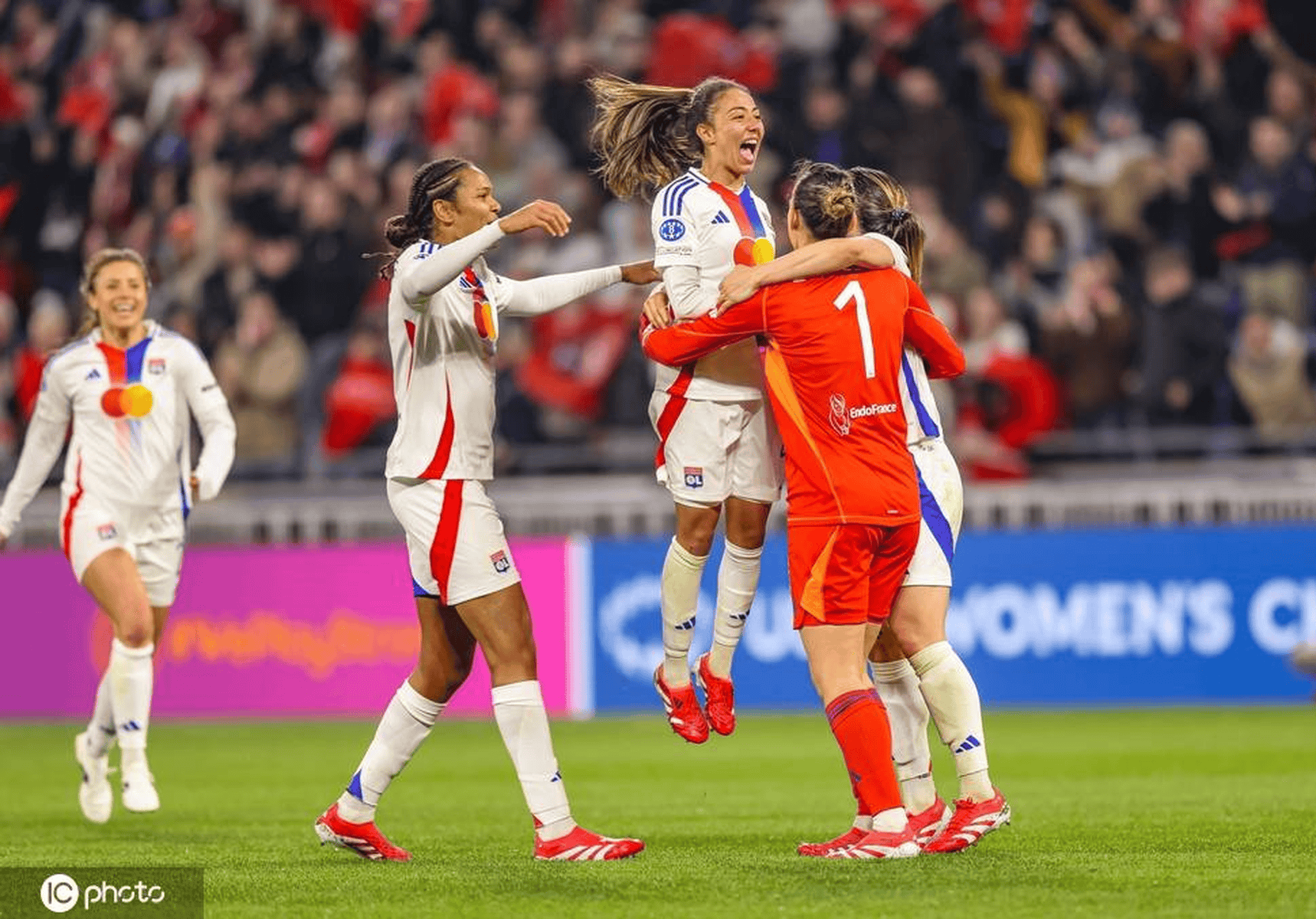 半岛体育官方-比利时女足晋级险胜，罗马尼亚队遭淘汰