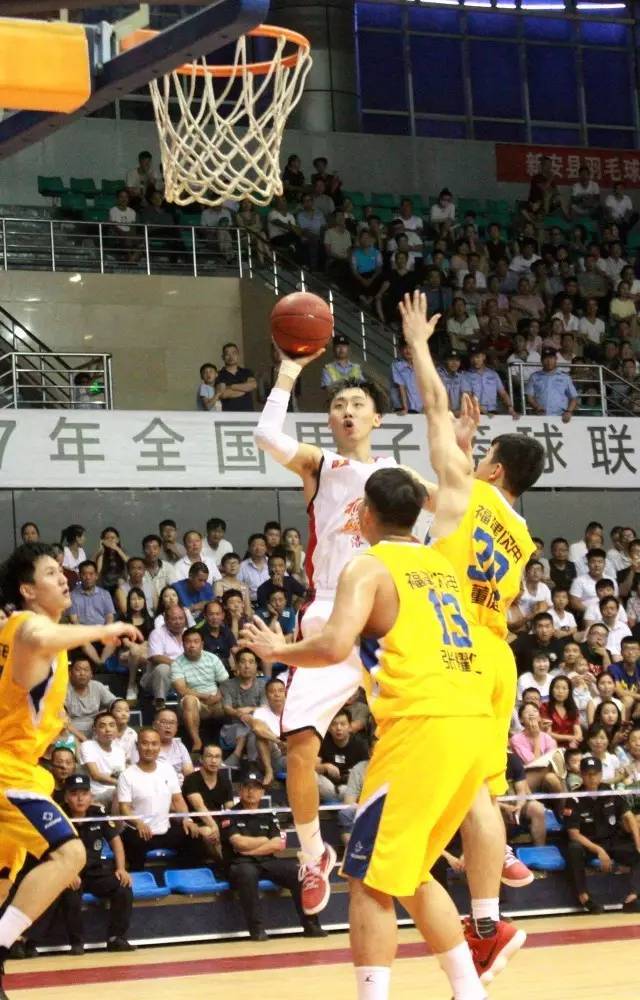 洛阳队在主场大胜重庆，豪取三分