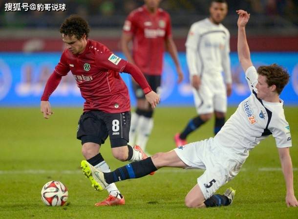 半岛体育官网入口-凯泽斯劳滑出领先，遭遇紧急失利