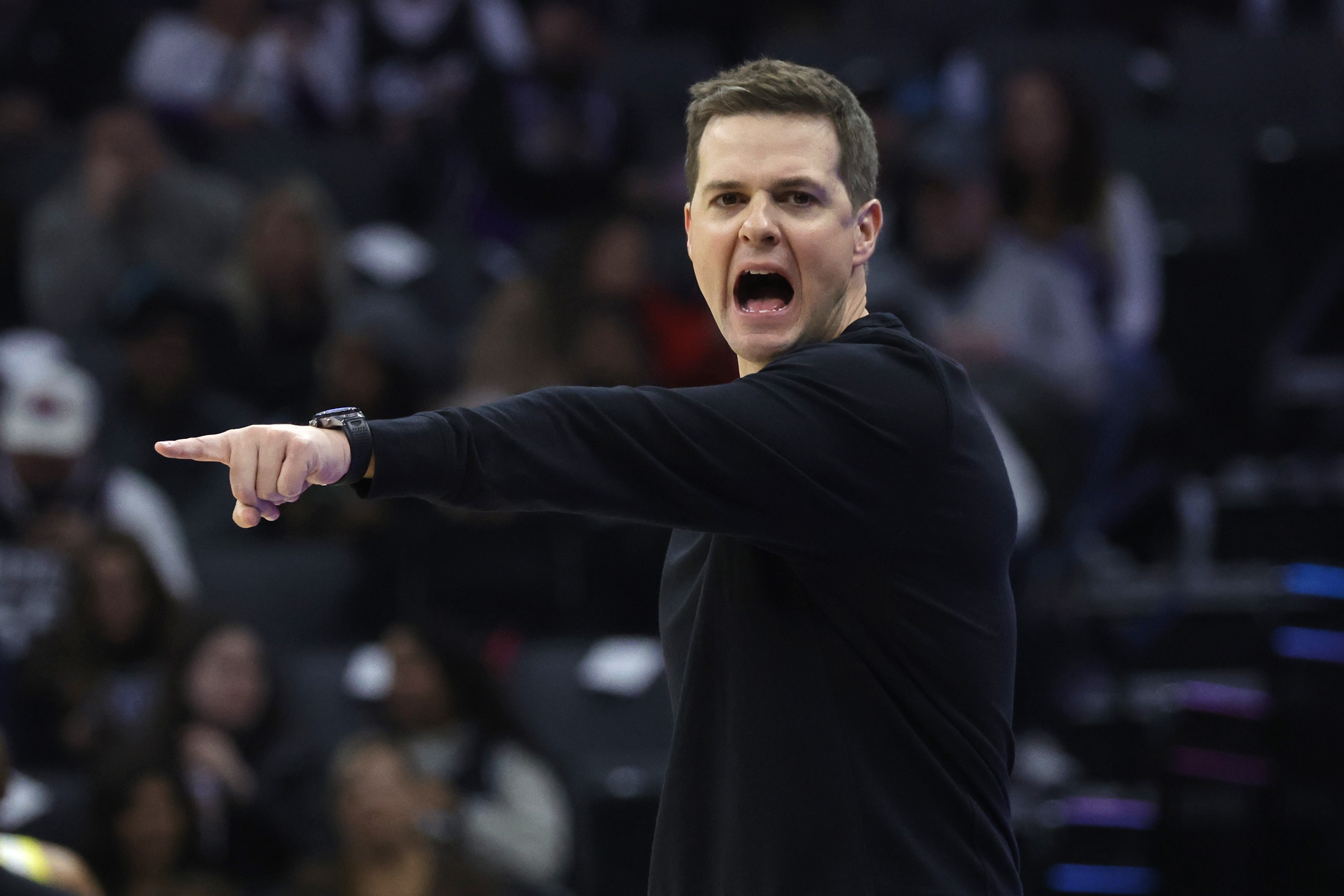 半岛体育官方入口-爵士遭逆转惨败，开拓者取得关键胜利