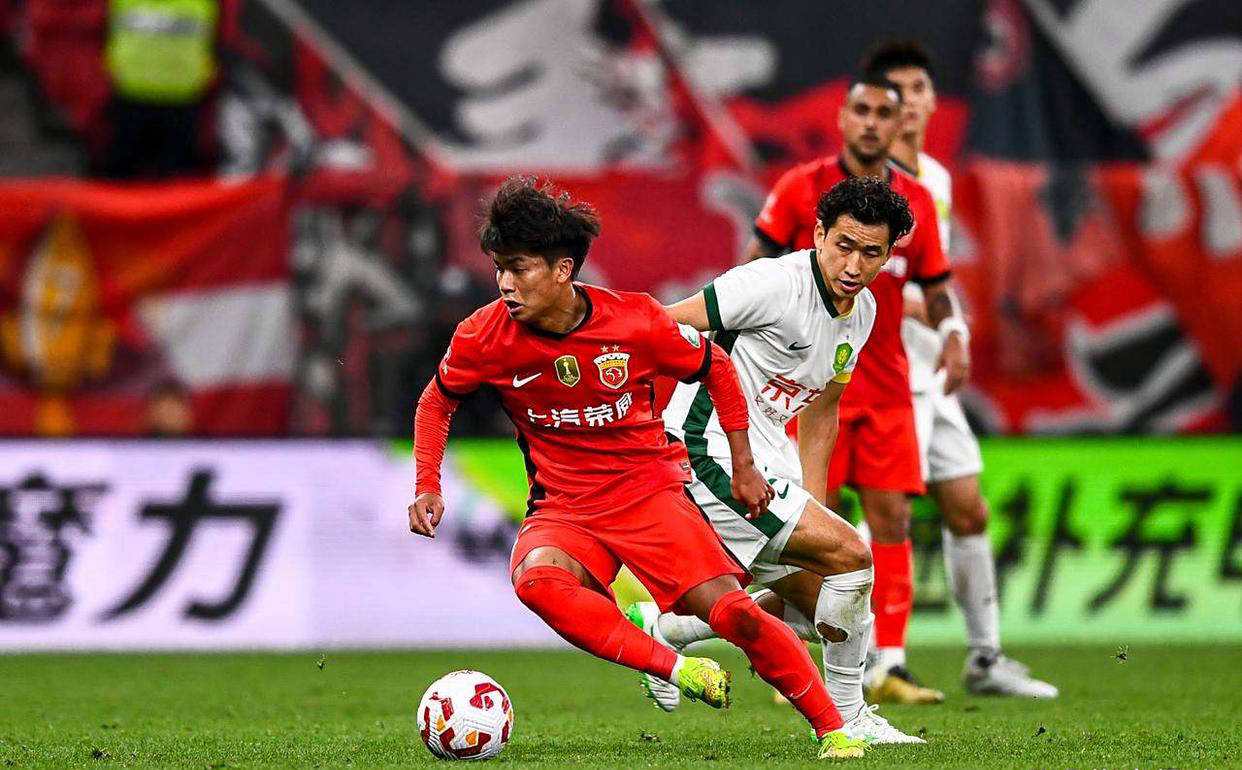 半岛体育网页版入口-新秀球员崭露头角，帮助球队胜出