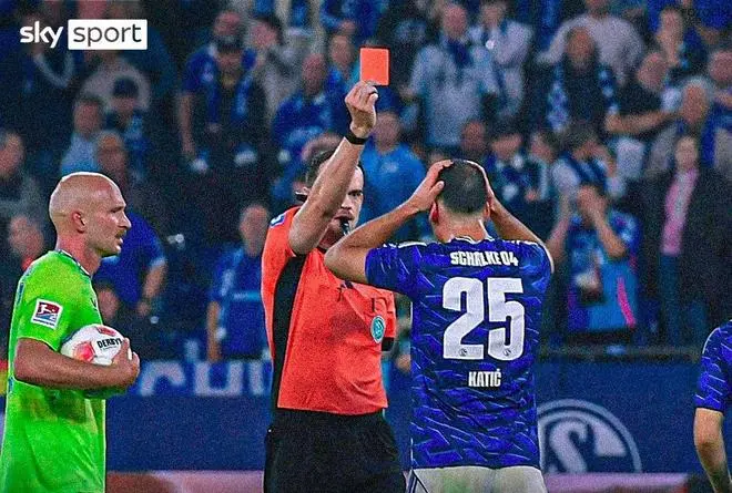 沙尔克球队再次遭遇惨败，寻求复苏