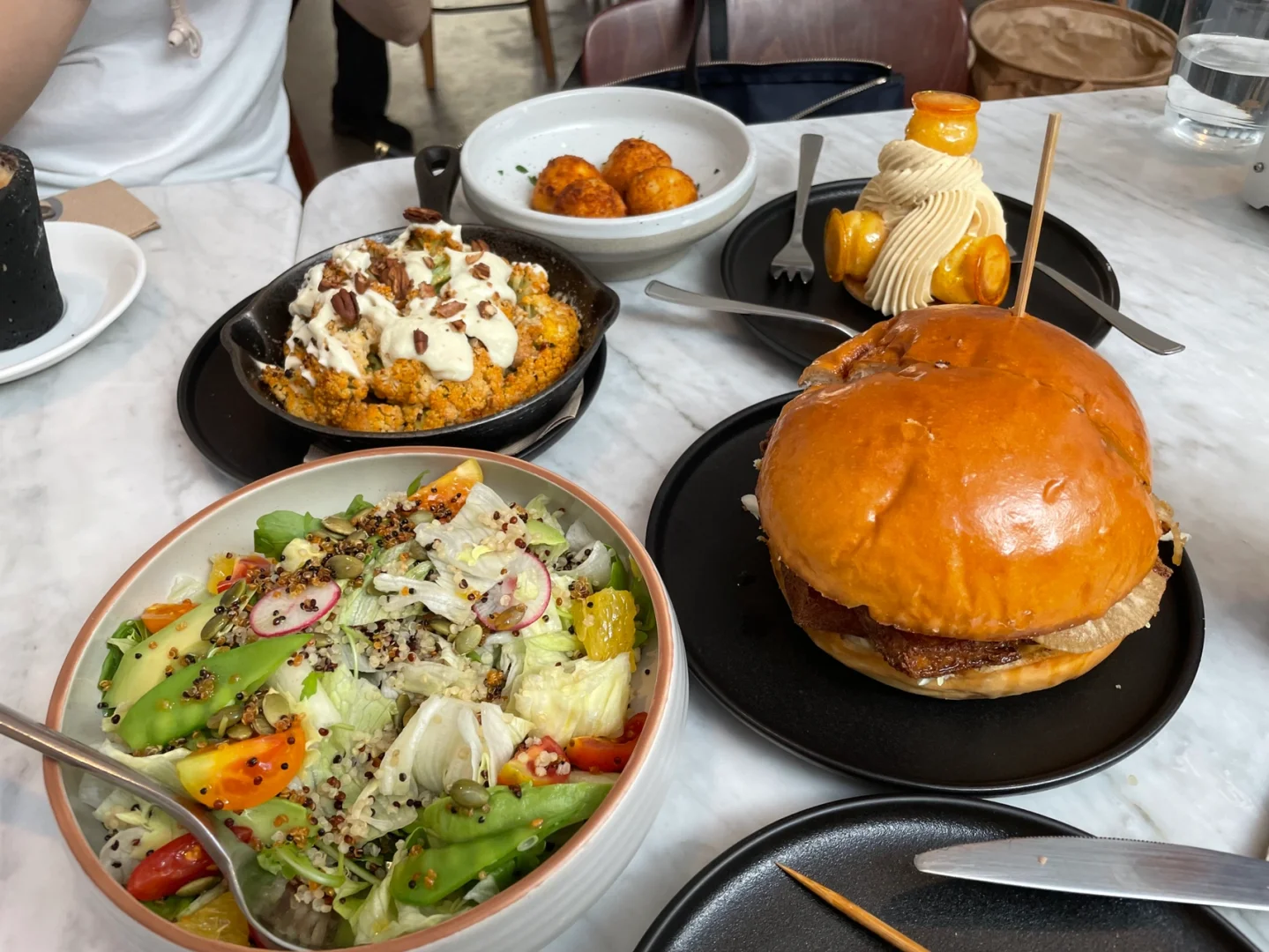 半岛体育娱乐-汉堡球队氛围热烈，期待明天比赛再现胜利的简单介绍