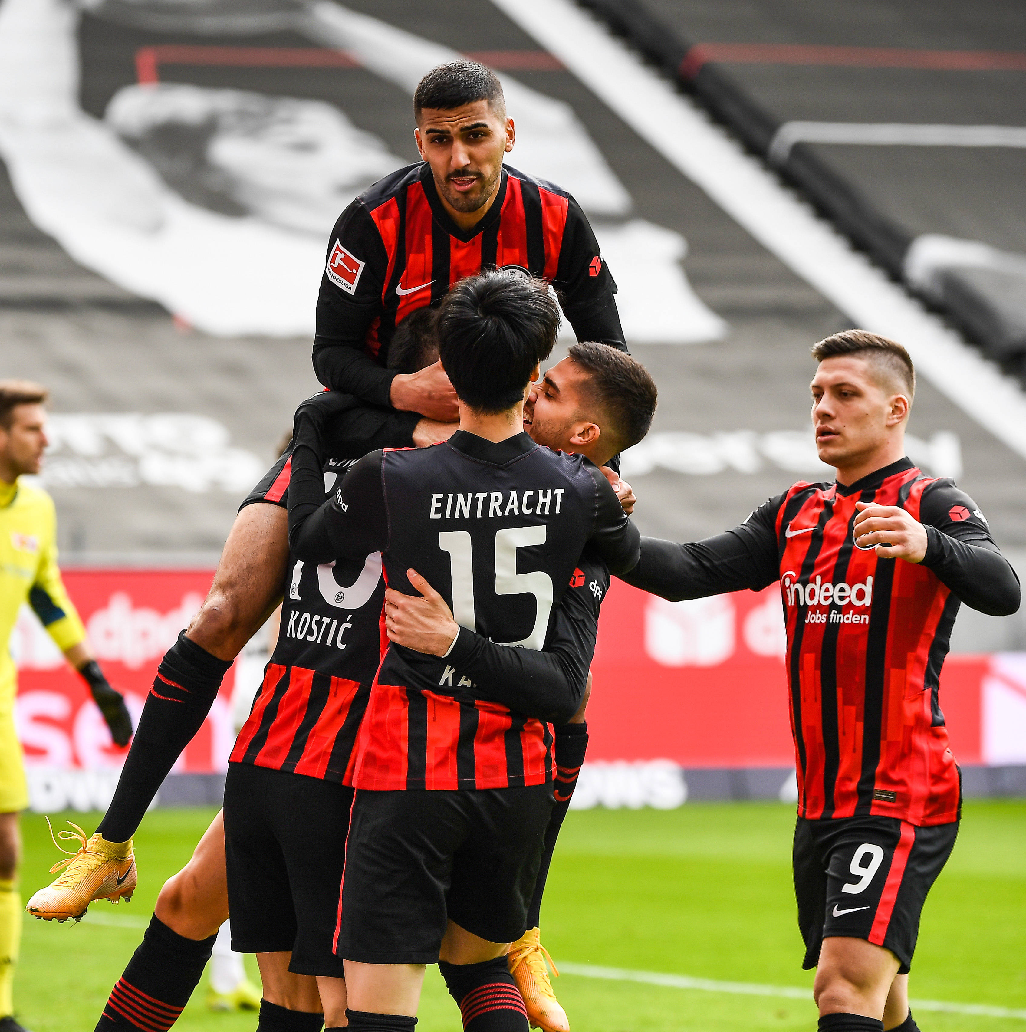 半岛体育地址-柏林联队主场大胜法兰克福，豪取三分