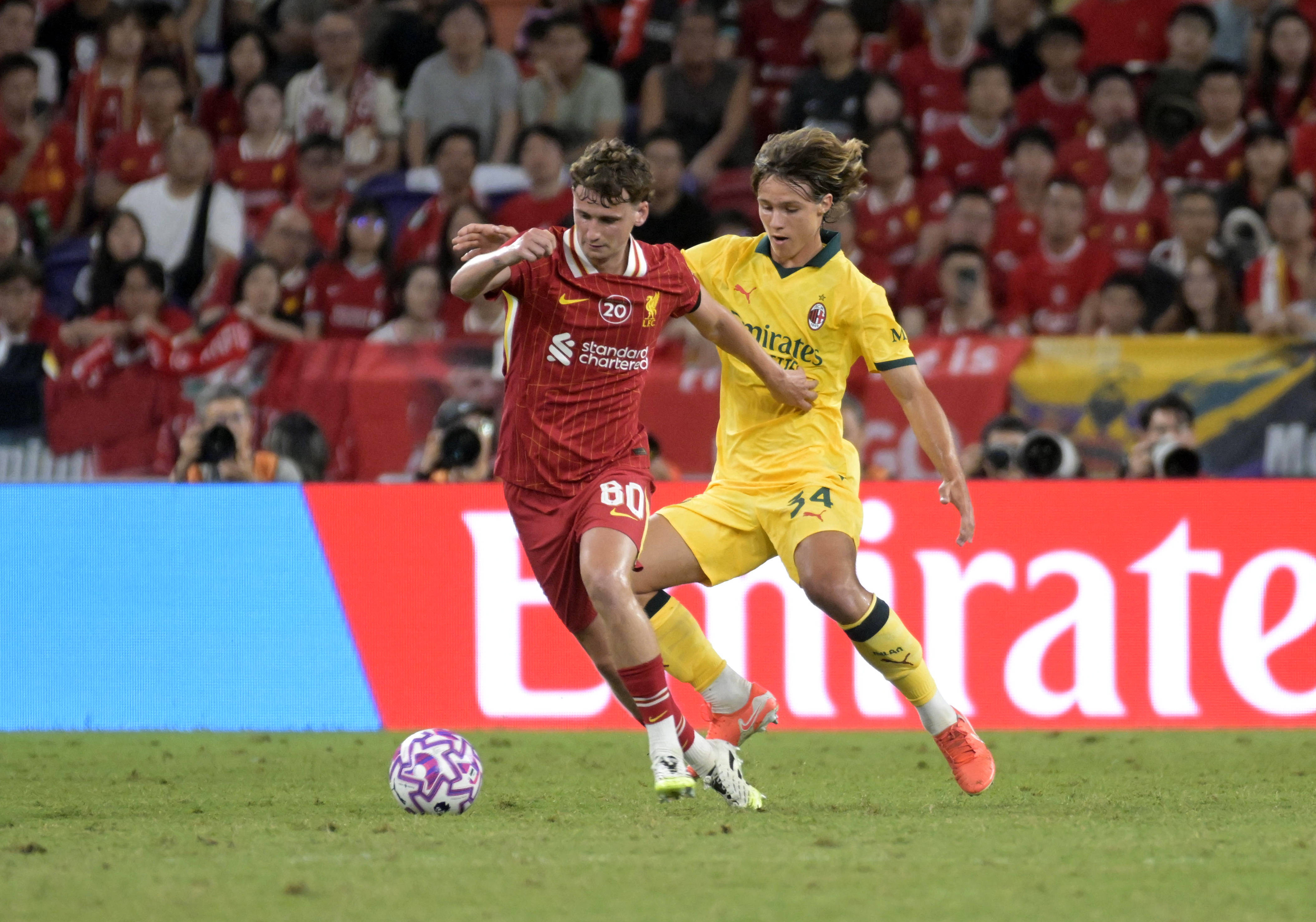 包含AC米兰球员在训练中展现出色发挥的词条