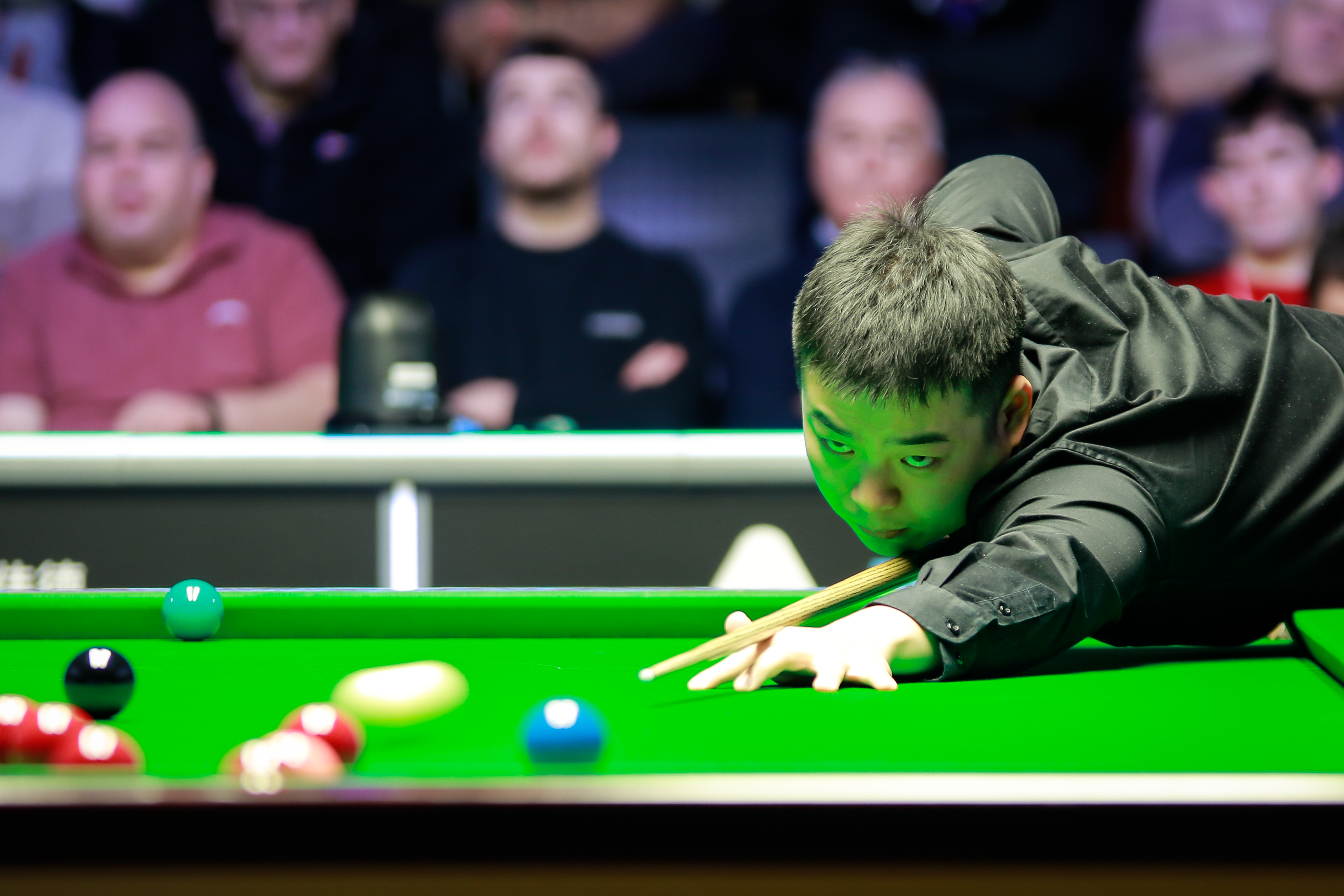 半岛体育官方登录入口-爱尔兰队再次逆转获胜，晋级形势良好