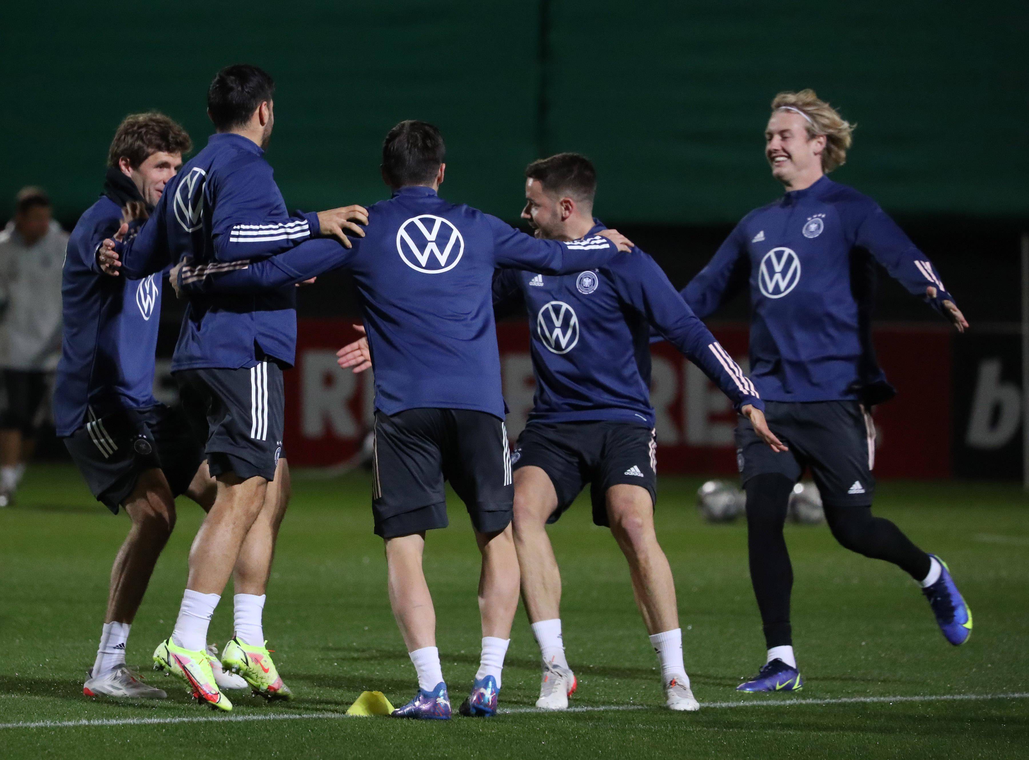 德国足球队在国际比赛中夺冠，展现强大实力