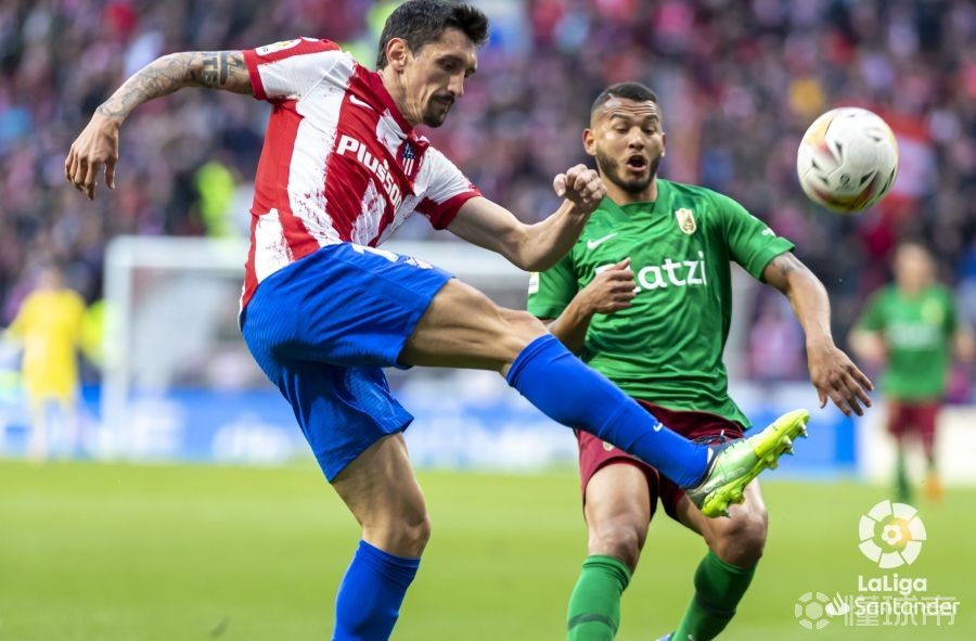 包含格拉纳达客场平局，保持稳定在中上游位置的词条