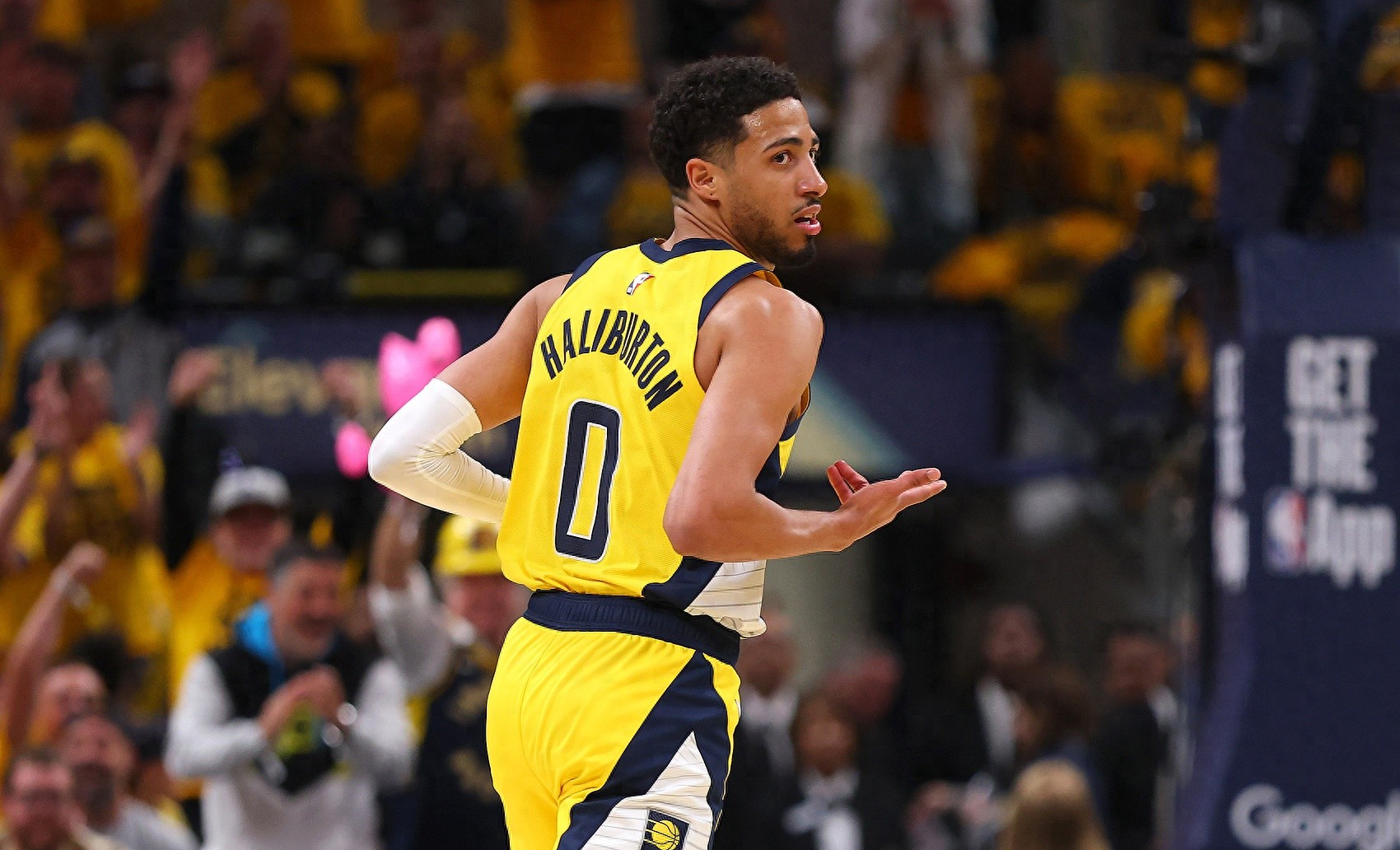 半岛体育app-步行者队新秀崭露头角，球队表现更加稳定