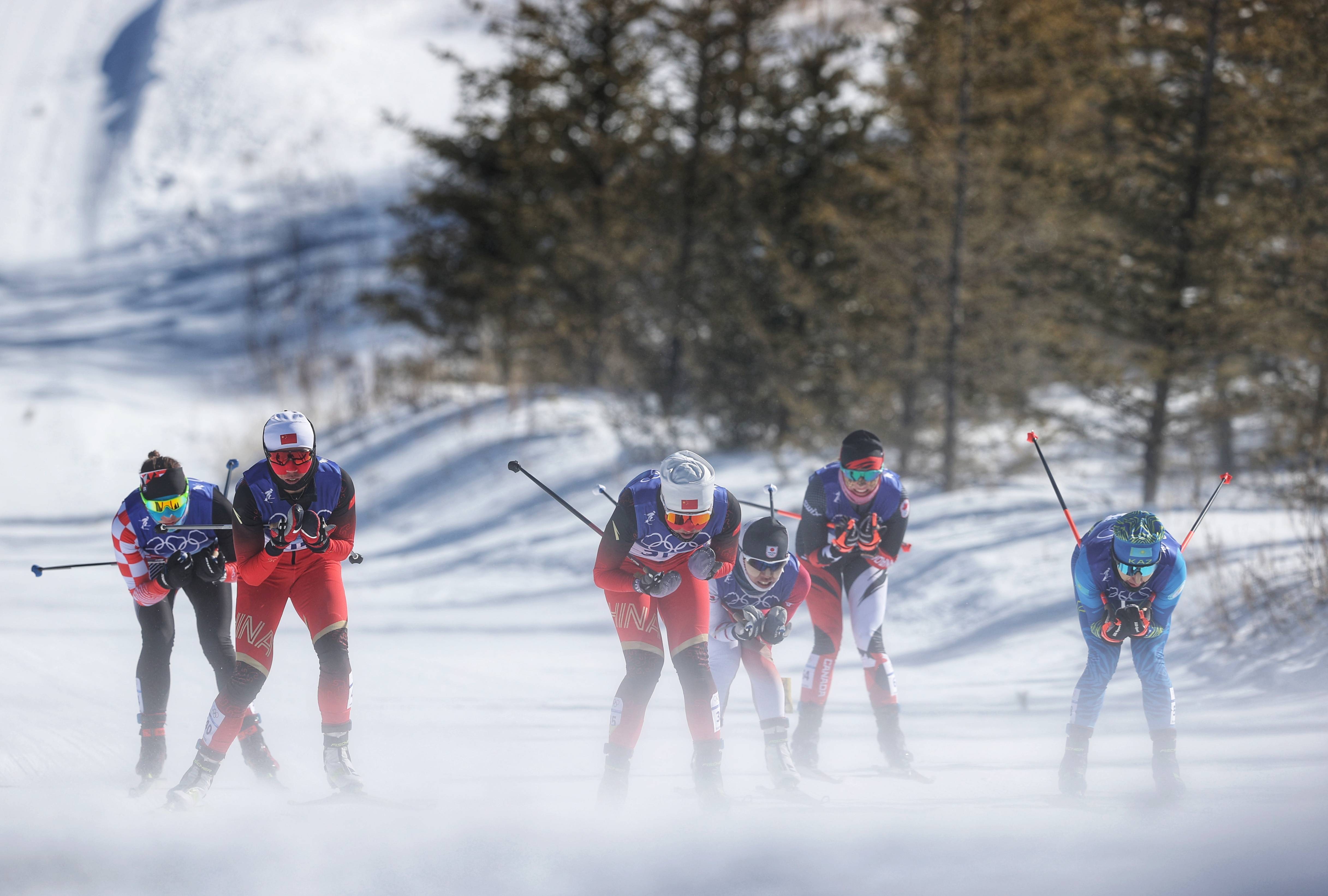 挪威选手在滑雪项目中表现抢眼夺冠