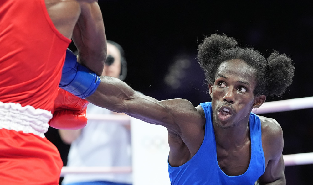 半岛体育亚洲官网-拳击男子半决赛选手拼尽全力