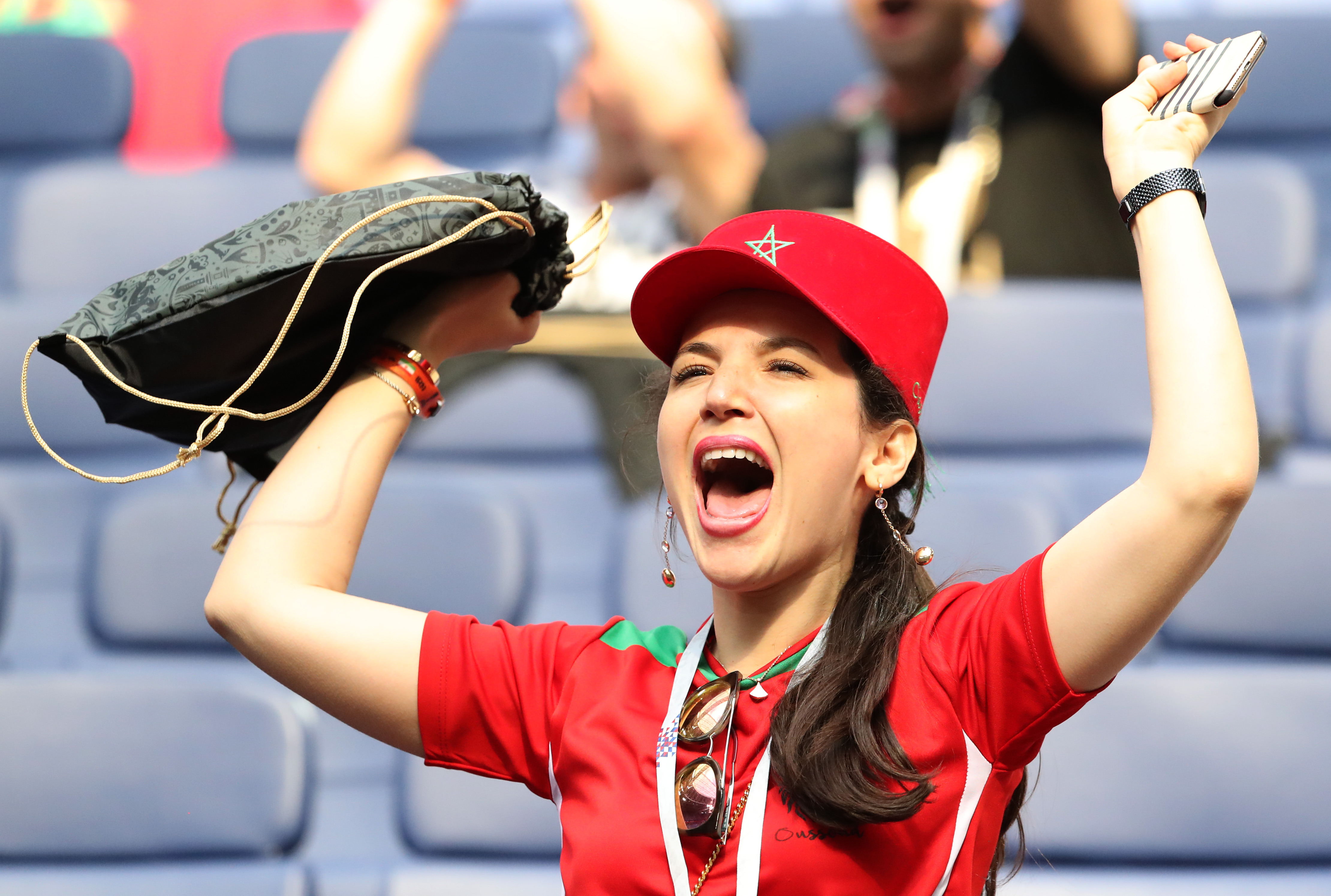 半岛体育网页版登录入口-精彩比赛瞬间被球迷拍摄成视频，广泛传播