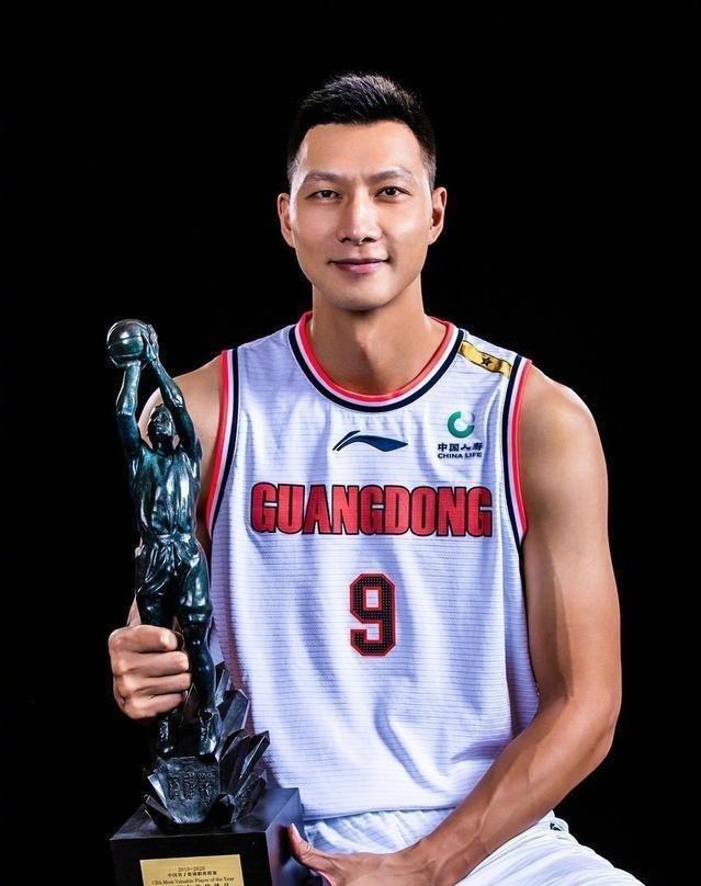 半岛体育官网app-关于易建联膝伤恢复良好，将重返球场帮助广东宏远冲击总冠军的信息