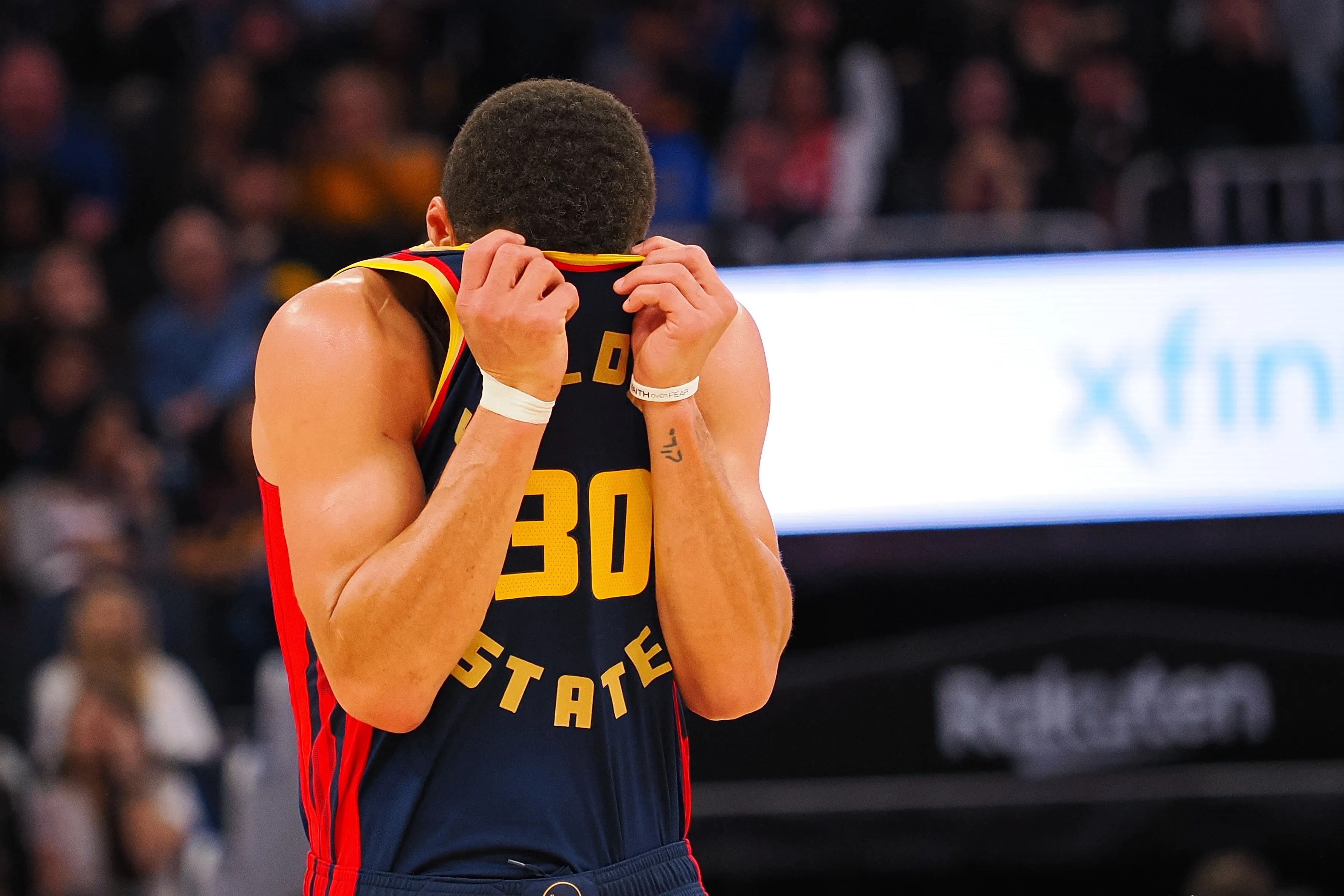 勇士遭猛龙逆袭，库里沉默失分的简单介绍