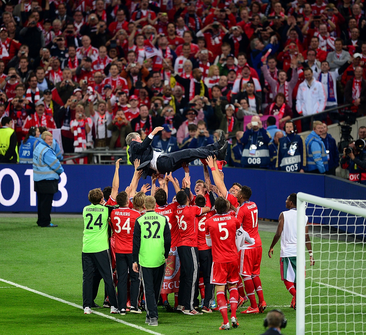 拜仁慕尼黑队击败对手，继续取胜的简单介绍