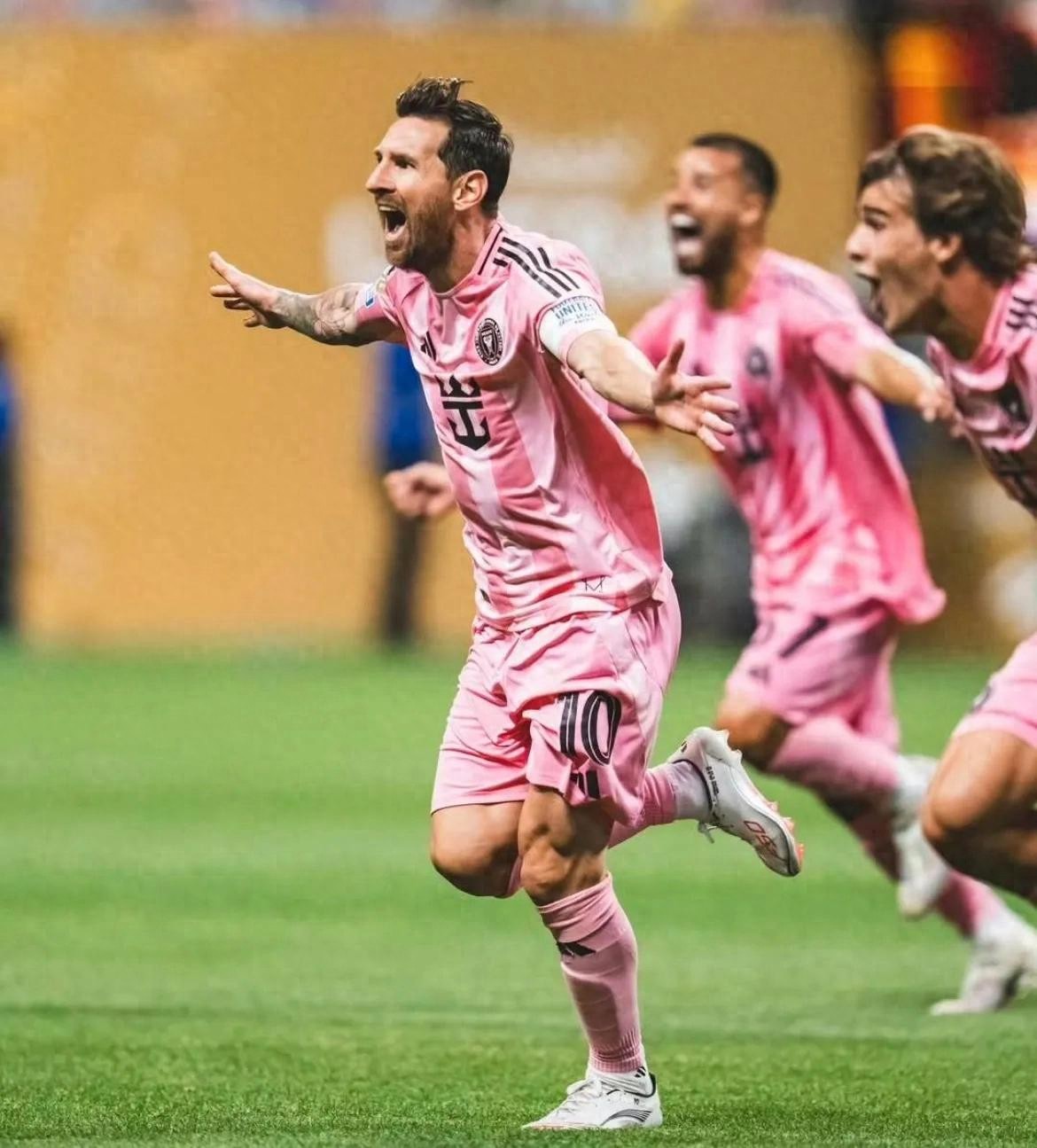 半岛体育在线-包含梅西梅开二度，巴萨客场战胜埃瓦尔的词条